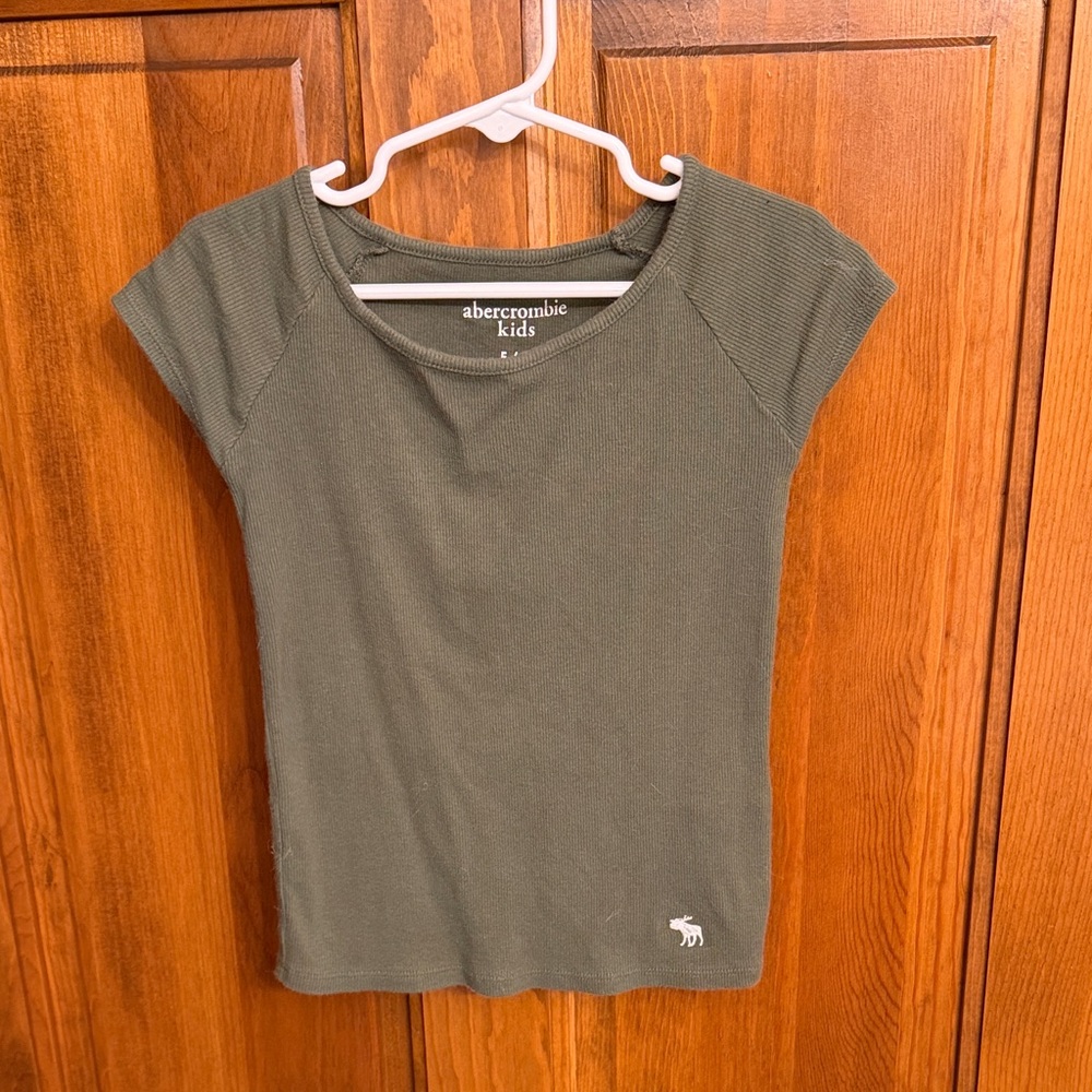 Abercrombie Kids Short Sleeve Tee in Olive